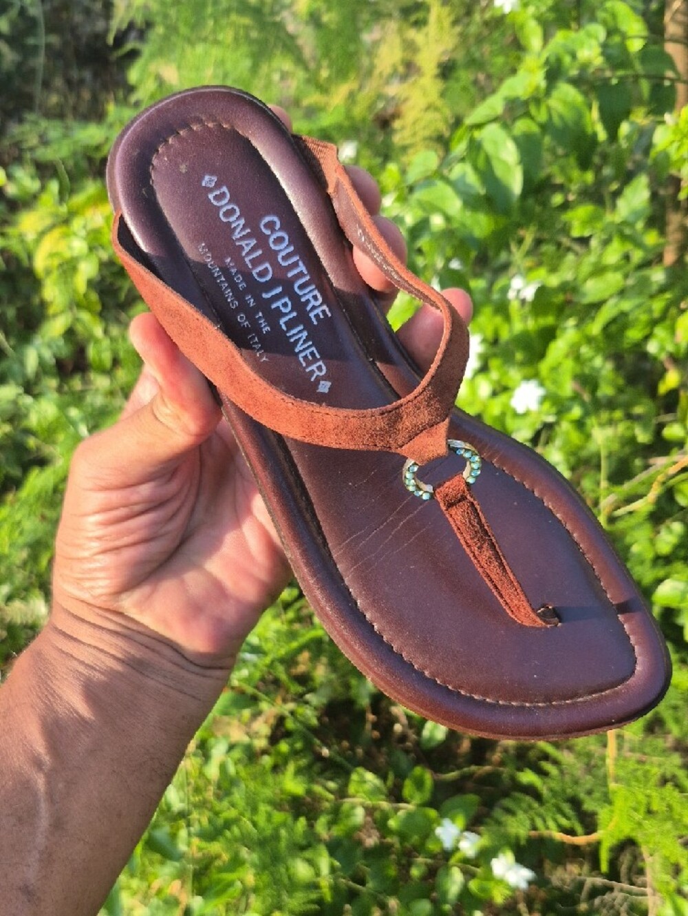 DONALD J. PLINER "COUTURE" (ITALY) LADIES GENUINE SUEDE LEATHER STUDDED SANDALS